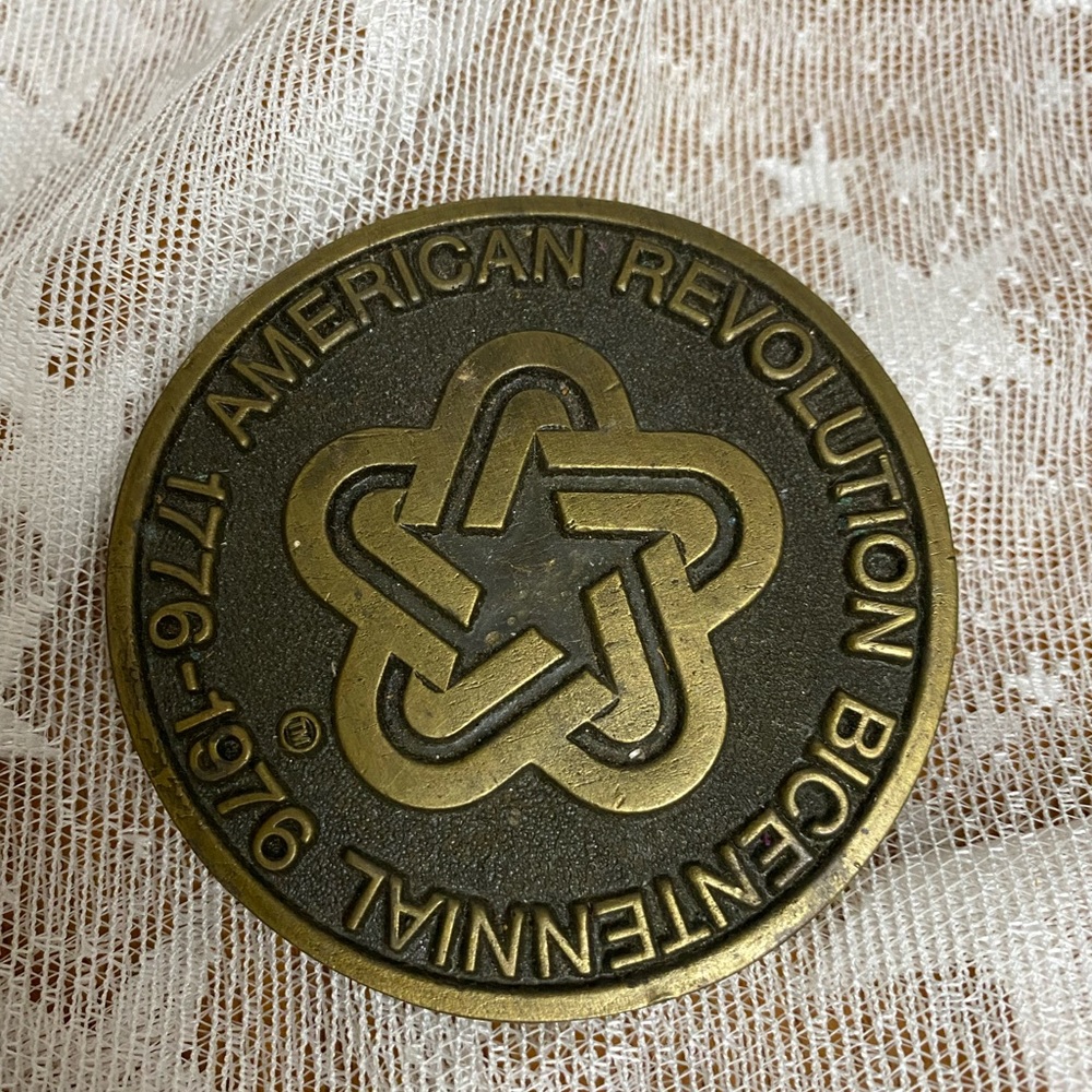 AMERICAN REVOLUTION BICENTENNIAL BELT BUCKLE 1776-1976 SOLID BRASS VINTAGE‎